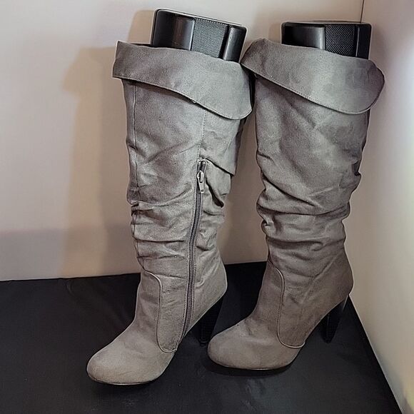 CHARLOTTE RUSSE LONG PLEATED ROUND TOE SOLID KNEE HIGH SLIP-ON BOOT - Picture 6 of 13